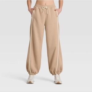 NWT JoyLab Barrel Leg Jogger Pants Sweatpants Beige